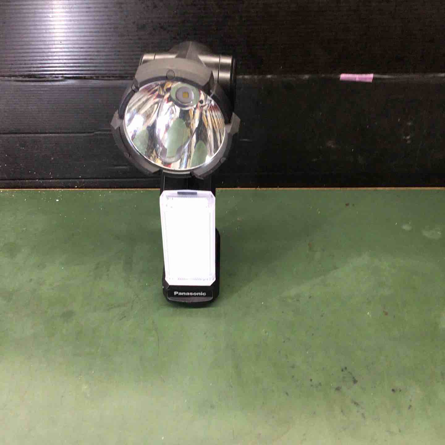 ◇パナソニック 充電LEDスポットワイドライト EZ37C6 (14.4V/18V/21.6V