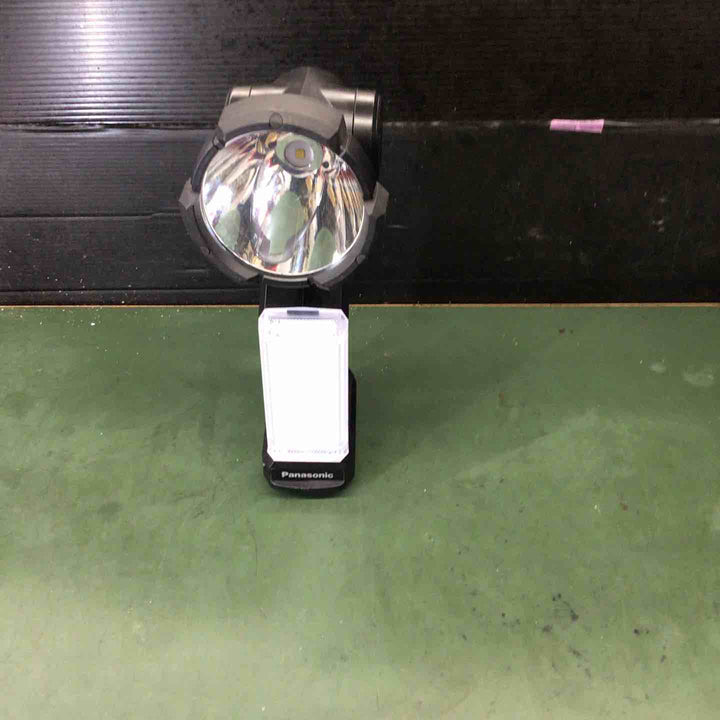◇パナソニック 充電LEDスポットワイドライト EZ37C6 (14.4V/18V/21.6V対応) スポット光1500lm ワイド光500lm 本体のみ(電池パック・充電器別売) 作業灯 ワークライト 投光器 ブラック EZ37C6X-B【戸田店】