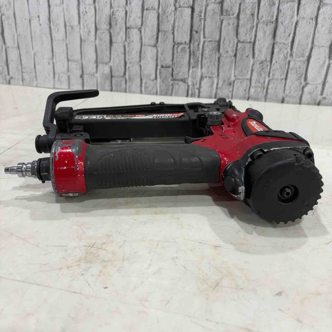 ◇マキタ(makita) 高圧フロアタッカ AT450H (4MA) 動作確認済み【川口店】