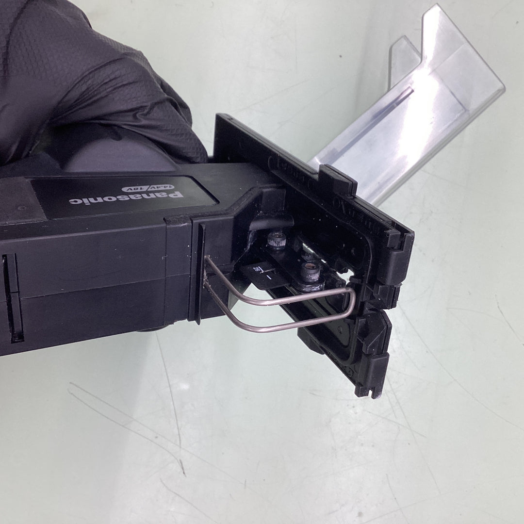★パナソニック(Panasonic) コードレス角穴カッター EZ45A3PN2G-B【草加店】