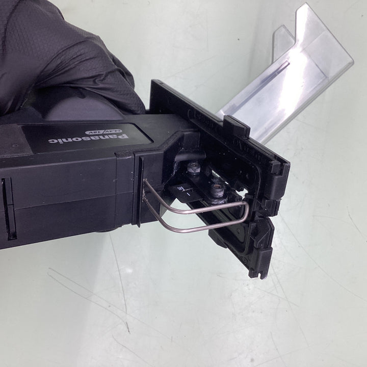 ★パナソニック(Panasonic) コードレス角穴カッター EZ45A3PN2G-B【草加店】