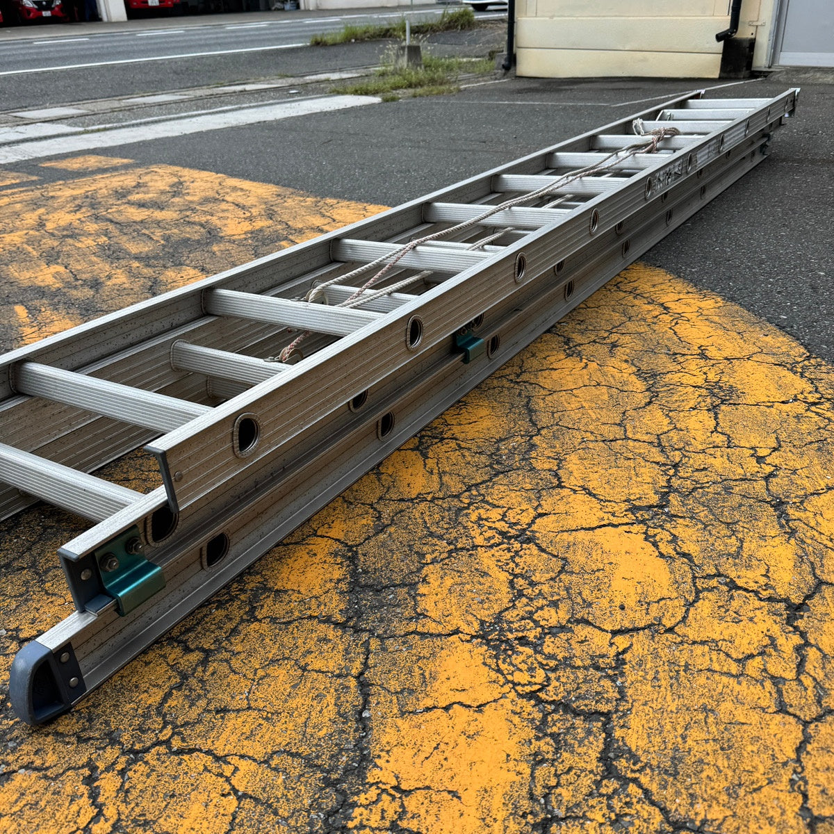 中古品・店頭受取り限定】 長谷川工業 ハセガワ Hasegawa 3連はしご