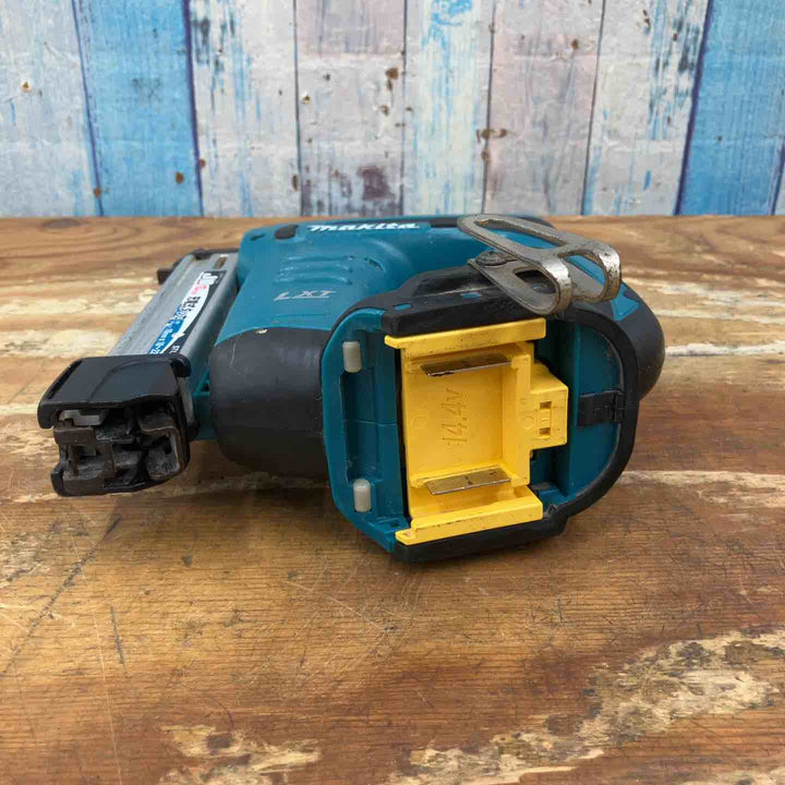 【中古品】◇マキタ makita コードレスタッカ ST120DZK J線 10mm 14.4V 本体のみ【柏店】