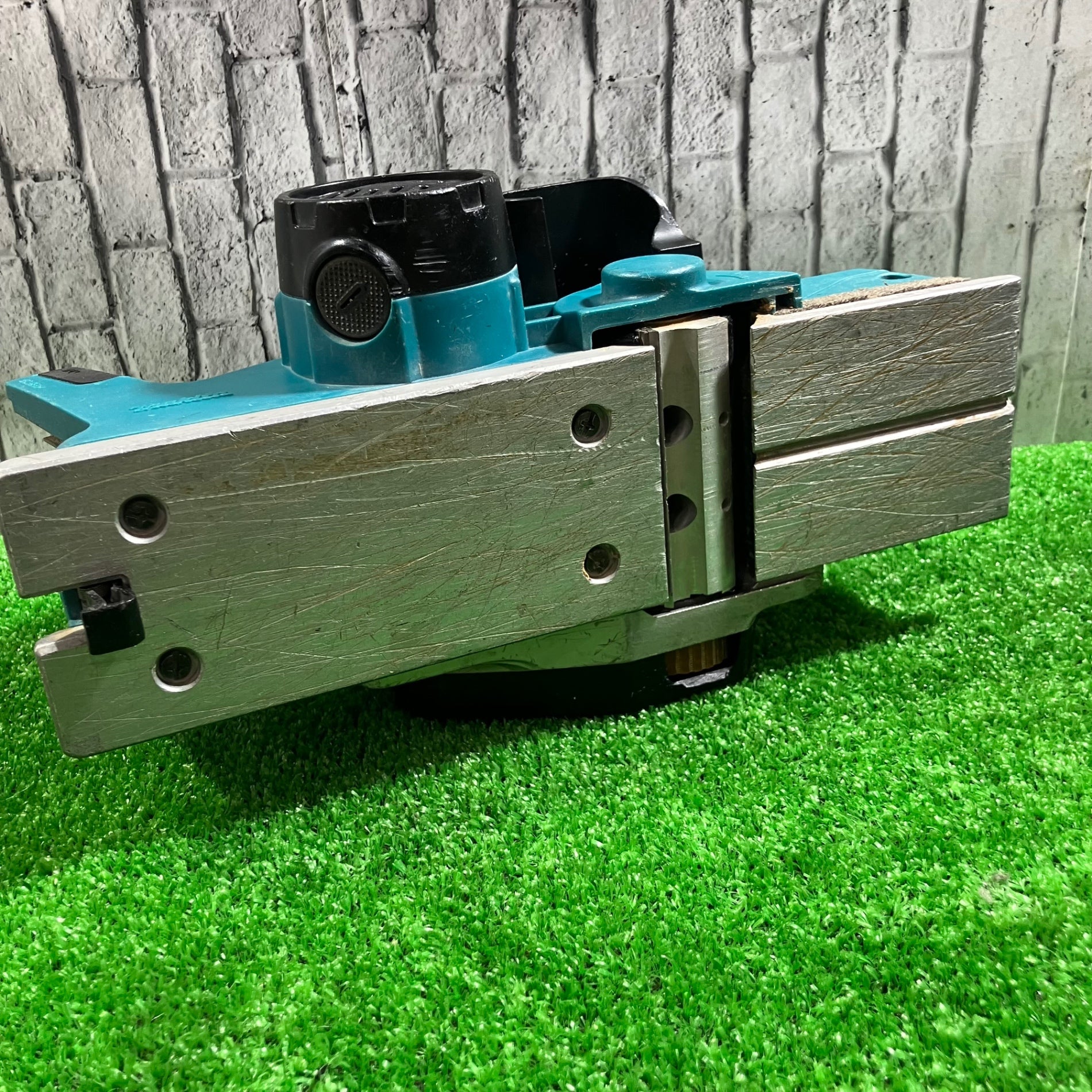現状品】◇マキタ(makita) 14.4Vコードレスカンナ KP140DZ【川口店
