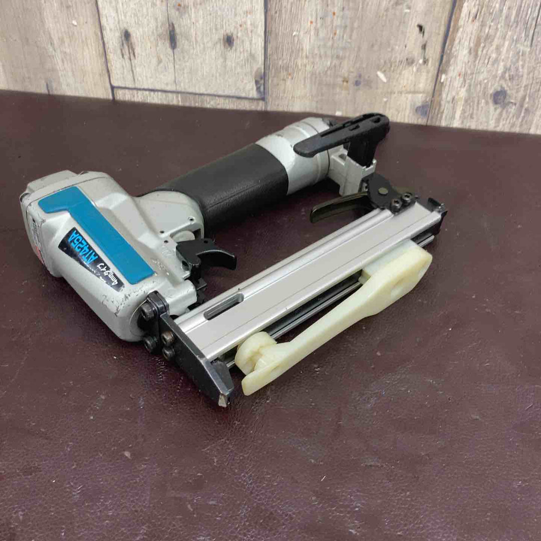 【中古品】 マキタ(makita) 常圧エアタッカ  AT425A 【東大和店】