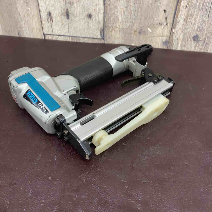 【中古品】 マキタ(makita) 常圧エアタッカ  AT425A 【東大和店】