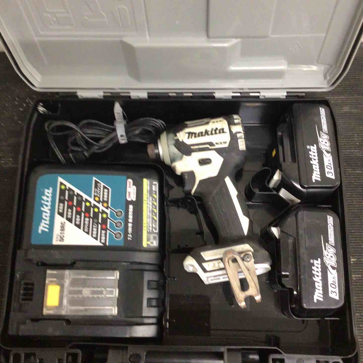 ★マキタ(makita) コードレスインパクトドライバー TD170DRFXW【町田店】 ☆マキタ(makita) コードレスインパクトドライバー TD170DRFXW