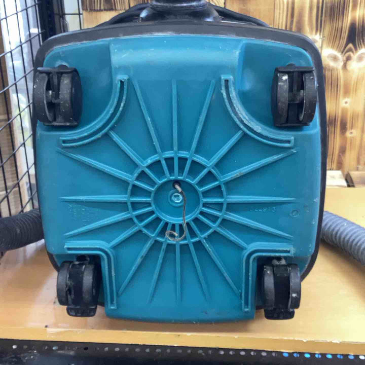 ★マキタ(makita) 集じん機 乾湿両用 483(P) ホース付き【越谷店】