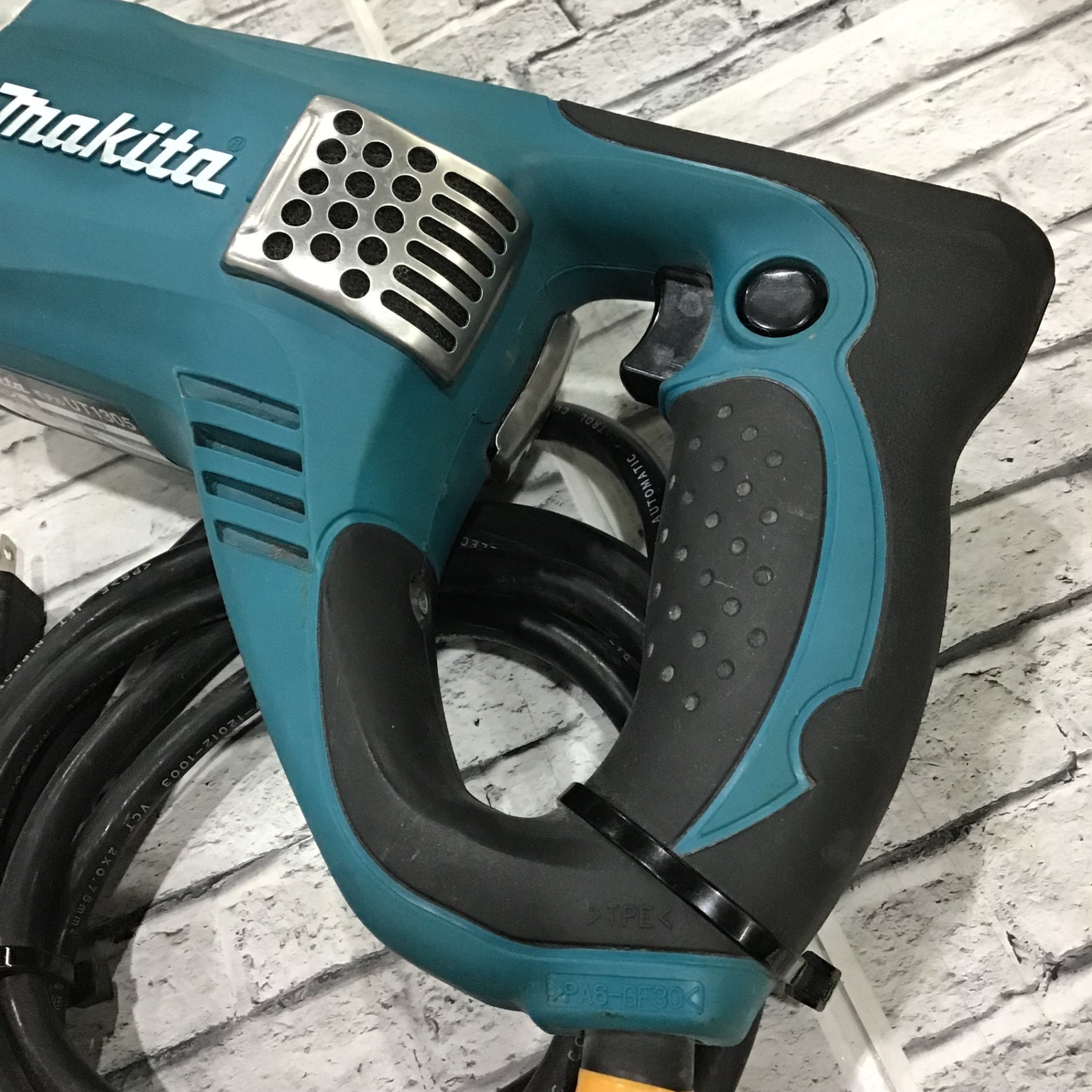 ☆マキタ(makita) コンクリートかくはん機 UT1305【川口店】 – アクト