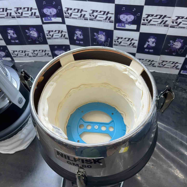 【美品】ニルフィスク(NILFISK) 業務用掃除機 GM80C【所沢店】