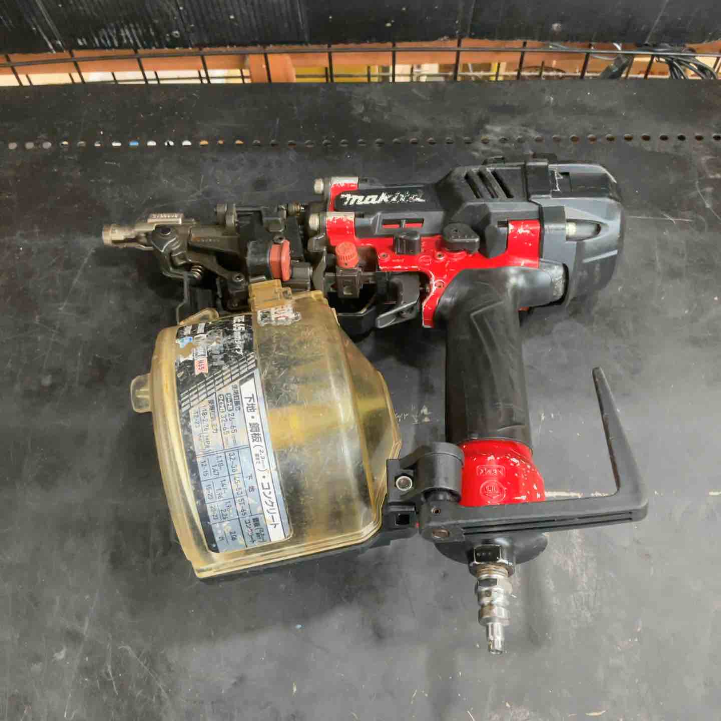 マキタ 常圧釘打ち機 AF52F 中古品