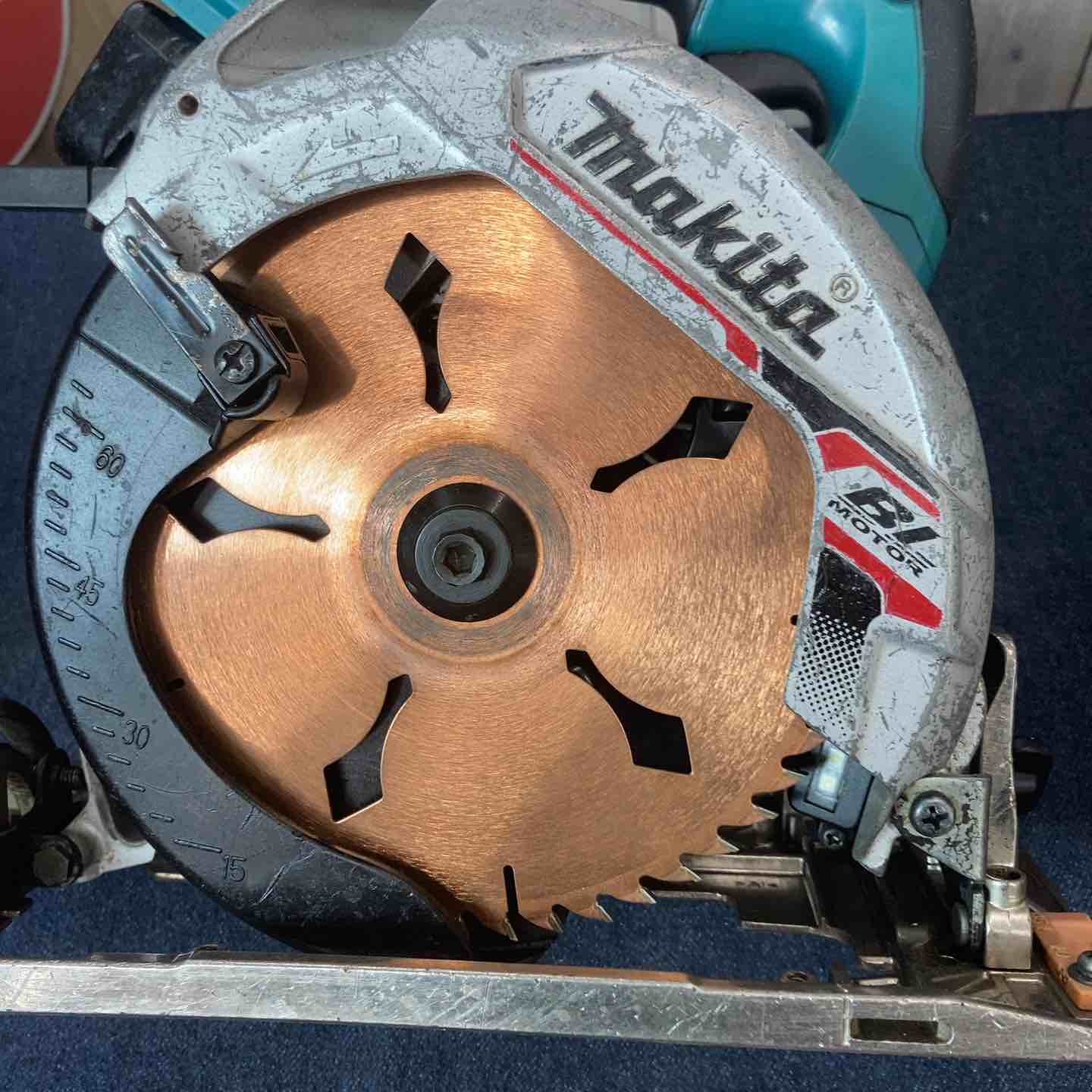 中古品】 マキタ(makita) コードレス丸のこ HS631DZ 充電式丸ノコ