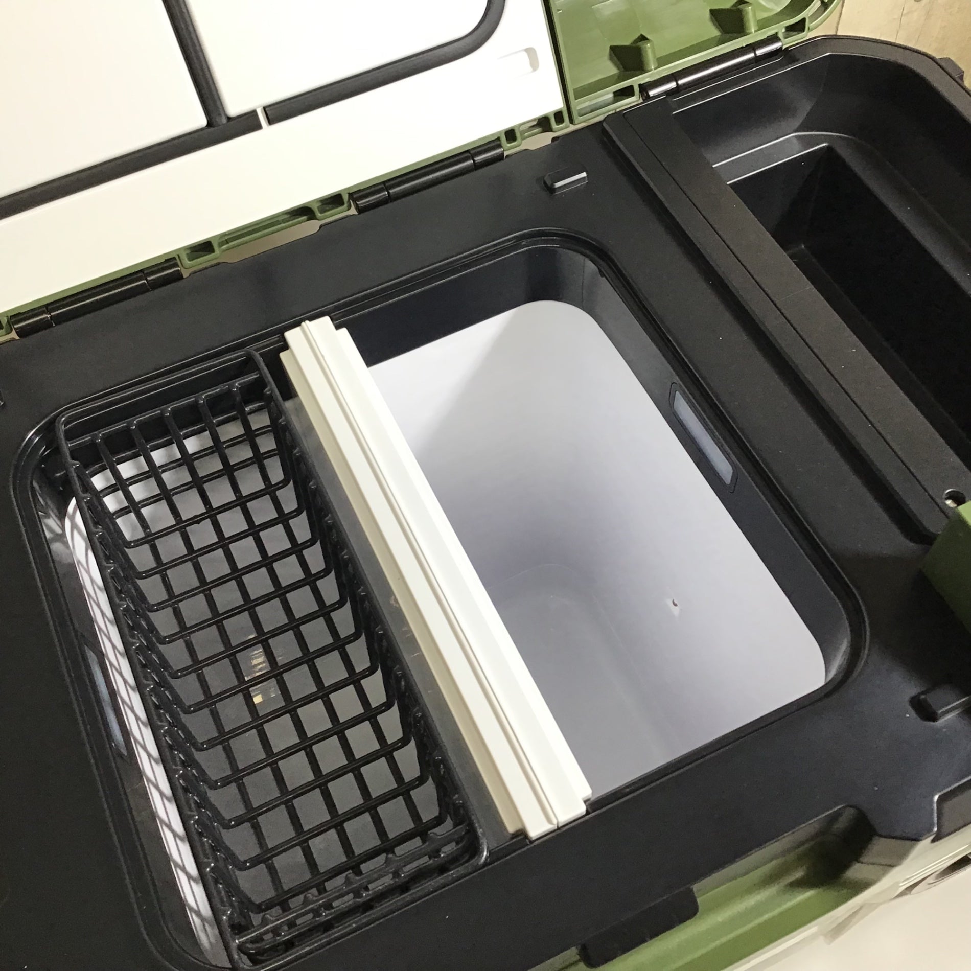 中古品】☆送料無料☆ ハイコーキ HIKOKI コードレス冷温庫 UL18DC(NMG