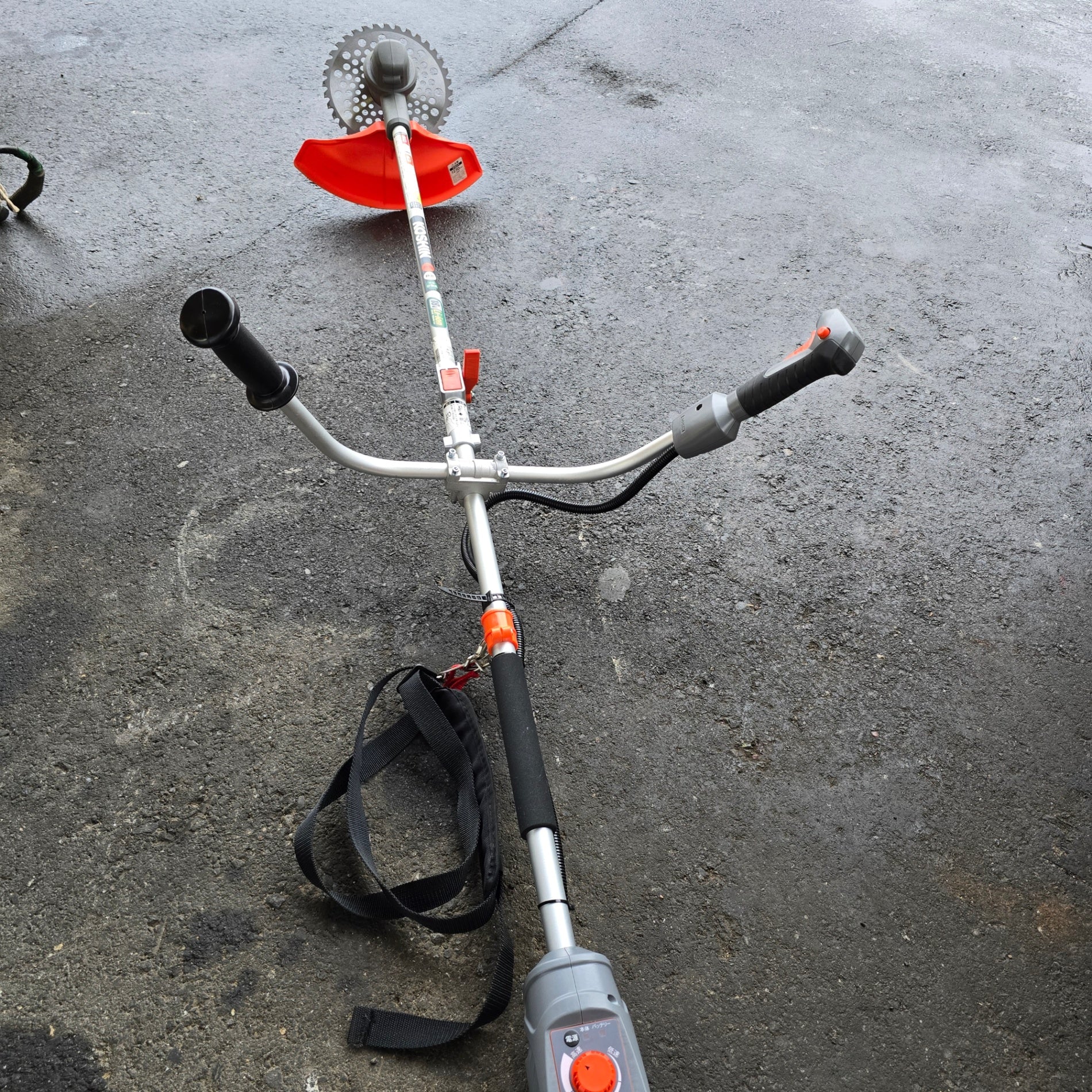 工進 SBC-1825B 充電式草刈機 18V 2.5Ah Uハンドル スマートシリーズ バッテリー２個付き工進 充電式草刈機 １８V ２．５Ah Uハンドル