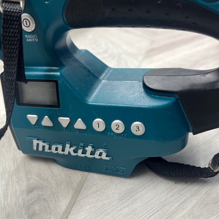 ★マキタ(makita) コードレスラジオ付ライト MR050【越谷店】