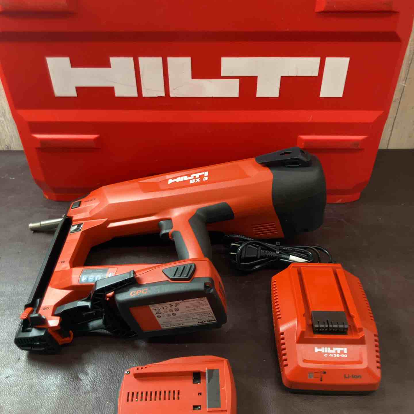 【未使用(店頭展示品)】◇HILTI バッテリー式鋲打ち機 BX3-ME P2/2.6Ahコンボ フルセット品【東大和店】 中古品】 HILTI バッテリー式鋲打ち機 BX3-ME P2/2.6Ahコンボ 充電式鋲