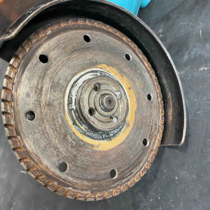 ☆マキタ(makita) 100mmディスクグラインダ 9533B【草加店】