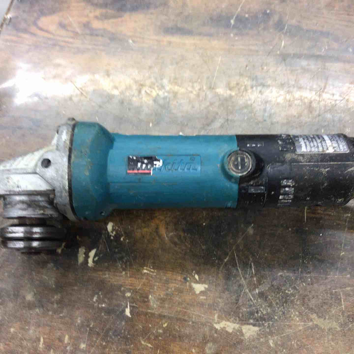 ☆マキタ(makita) 125mm ディスクグラインダ 9535B【戸田店】