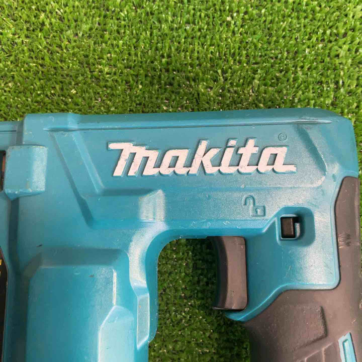 ☆マキタ(makita) 14.4V充電式タッカ ST111DZ【草加店】