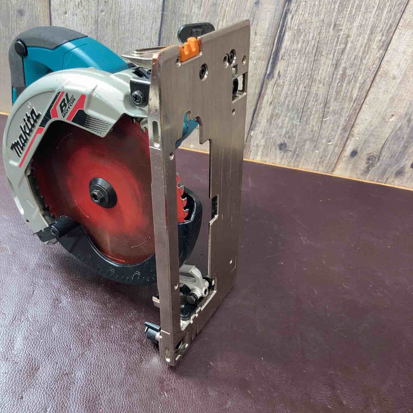 中古品】マキタ(makita) コードレス丸のこ HS631DZ バッテリー付属 18V