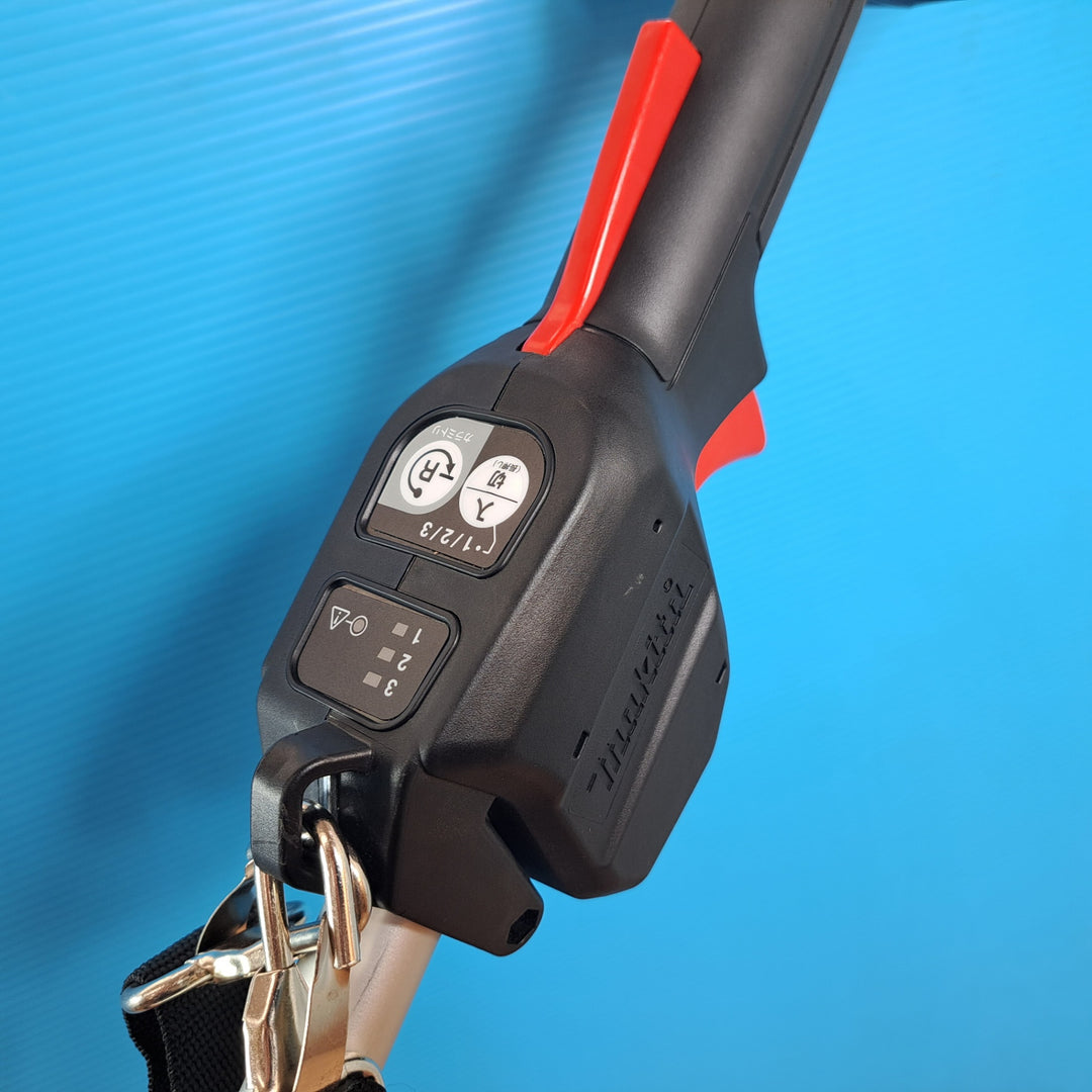 マキタ/makita 40Vmax コードレス草刈機モーター MUX01GZ グラウンドトリマアタッチメント付き EN424MP A-76146【岩槻店】