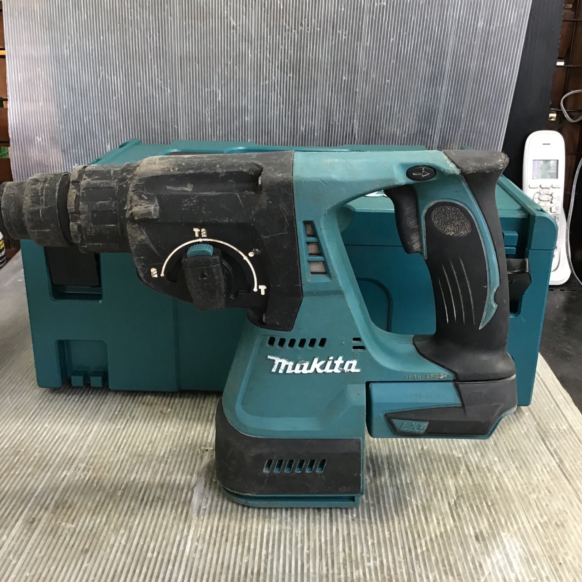 中古】makita 電動ハンマ HM0830