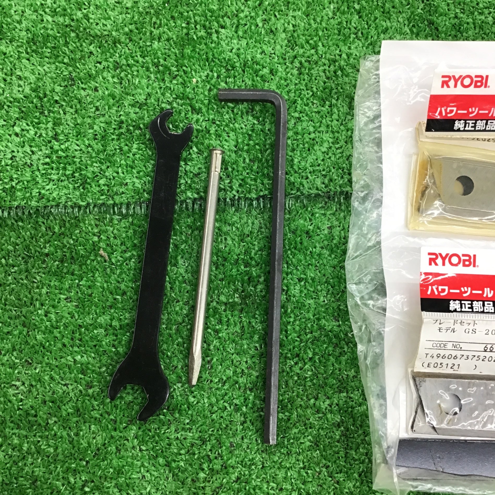 【店頭受取り限定】RYOBI　ガーデンシュレッダー　GS-2000　替刃付き【桶川店】