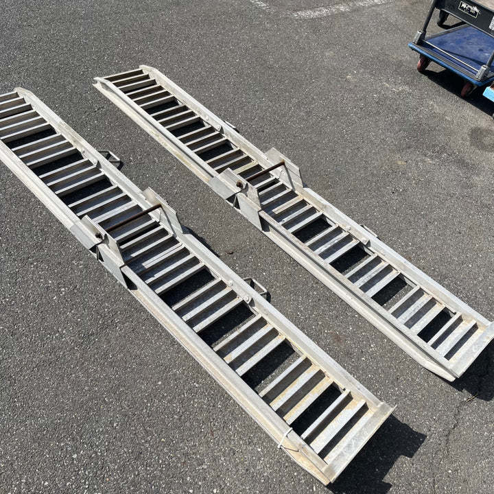 【店頭受取り限定】メーカー型式不明 折りたたみアルミブリッジ 2本組 全長約240cm 幅約30cm ラダー【岩槻店】