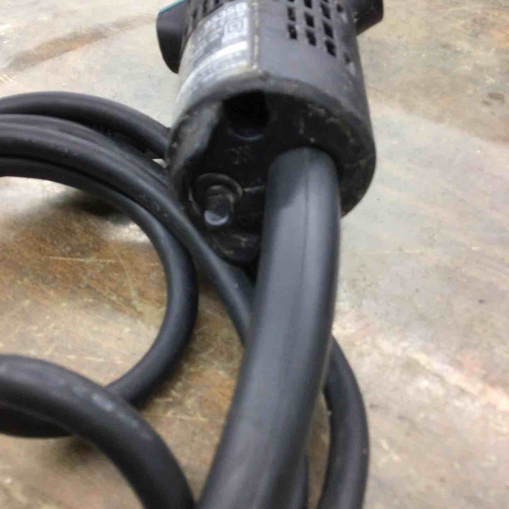 ☆マキタ(makita) 125mm ディスクグラインダ 9535B【戸田店】