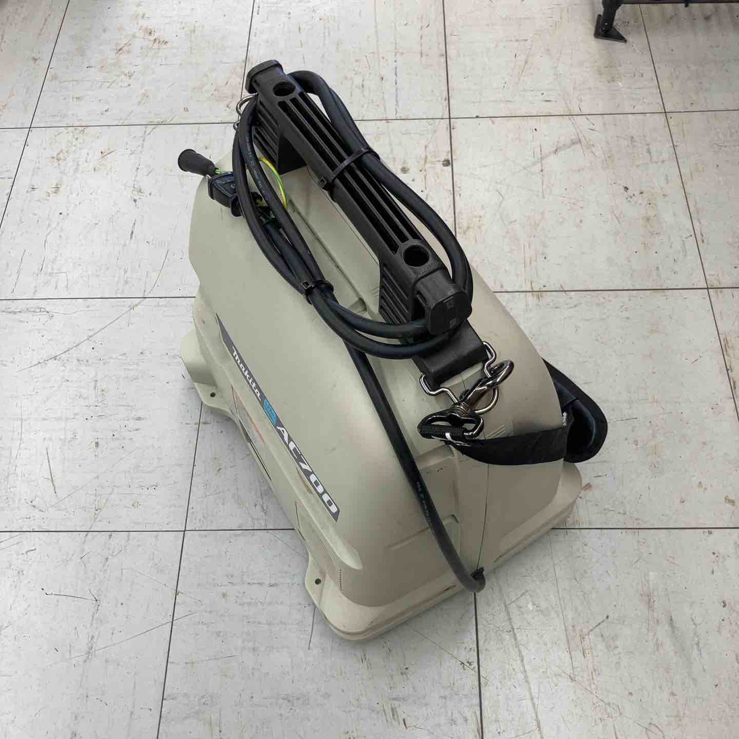 エアーコンプレッサー マキタ AC700 中古 ショルダーストラップ付 MAKITA 苫小牧西店 2026年最新】Yahoo!オークション -マキタ ac700の中古品・新品・未使用