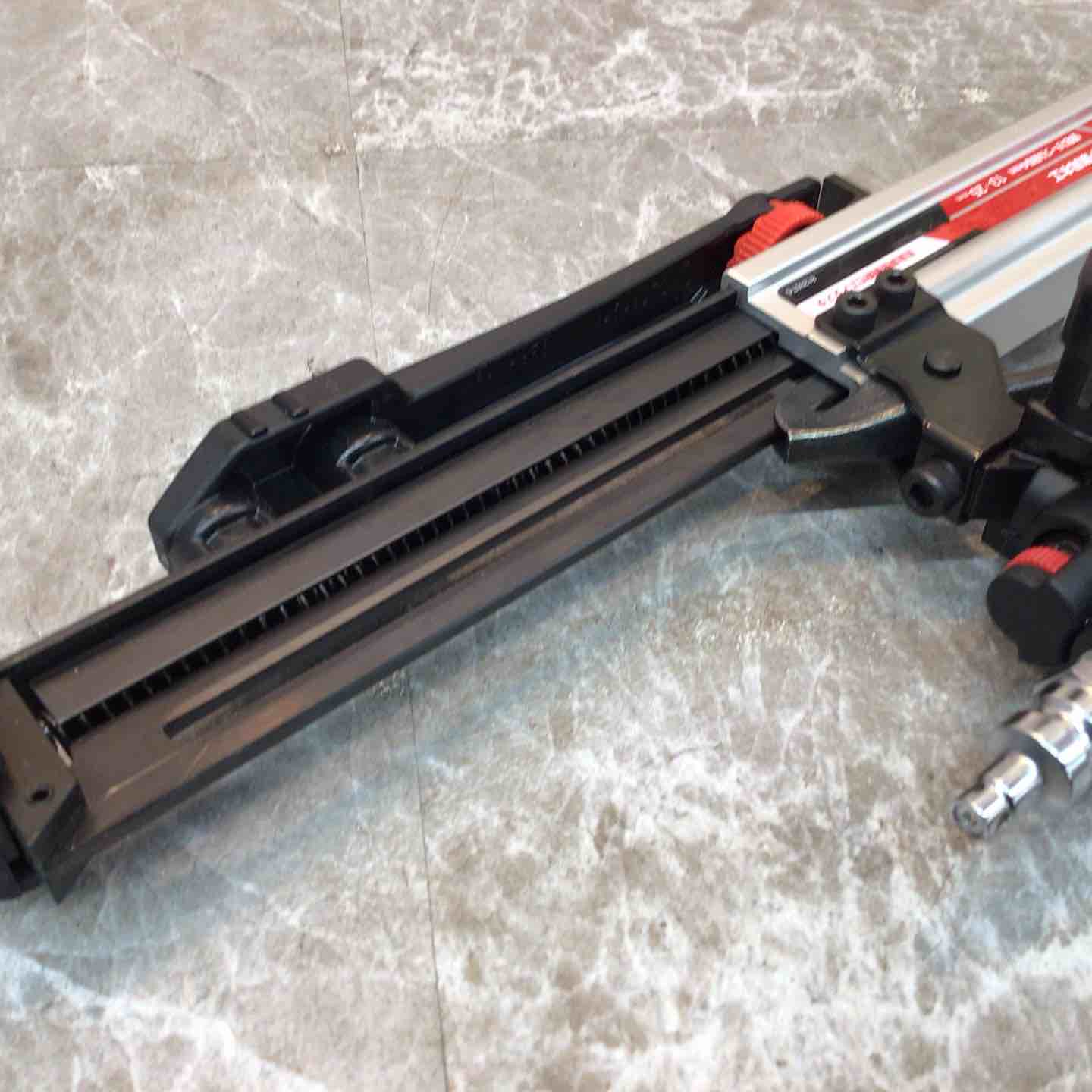 中古品 makita 高圧エアタッカ マキタ makita) TD172DZFY A27425RF 【中古美品】makita マキタ 純正 BL1860B 18V リチウムイオン バッテリー 6.0Ah 108Wh 2個まとめ 