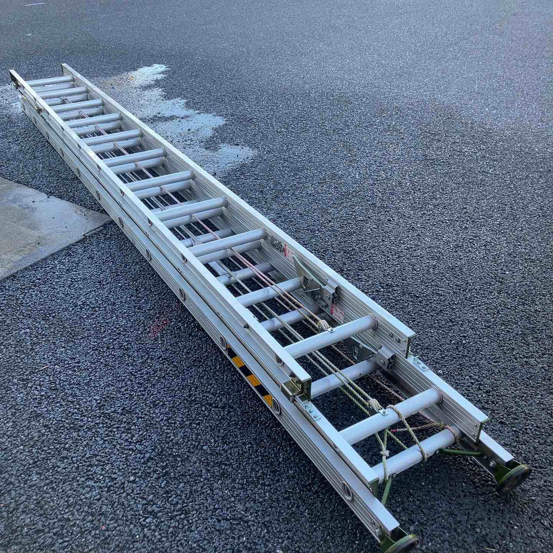 【店頭受取り限定】Hasegawa(ハセガワ) アルミ合金製伸縮形はしご(3連) D-13 LA3-100a  全長9.9ｍ【川越店】