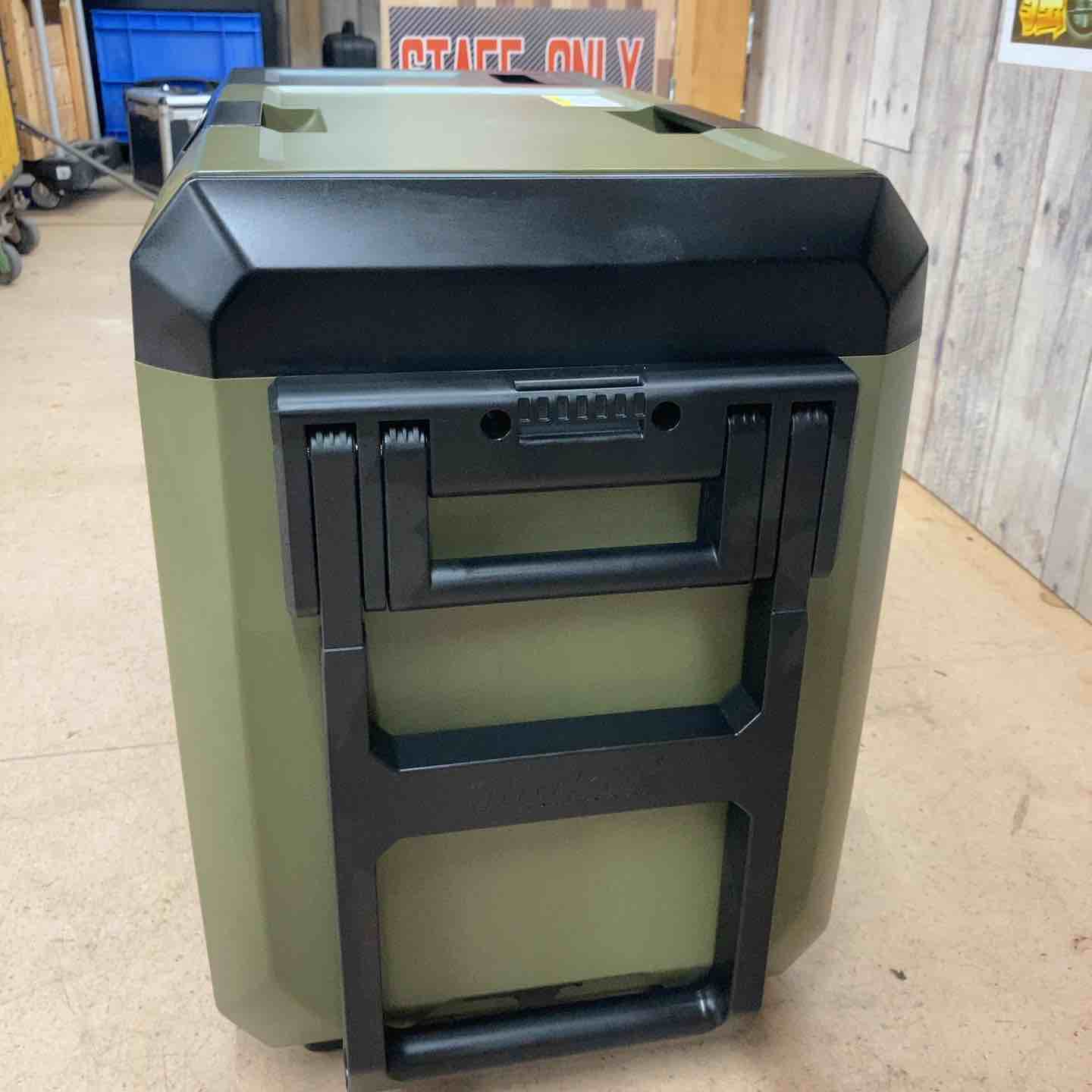 中古美品/店頭受取り限定】マキタ(makita) コードレス冷温庫 CW004GZO