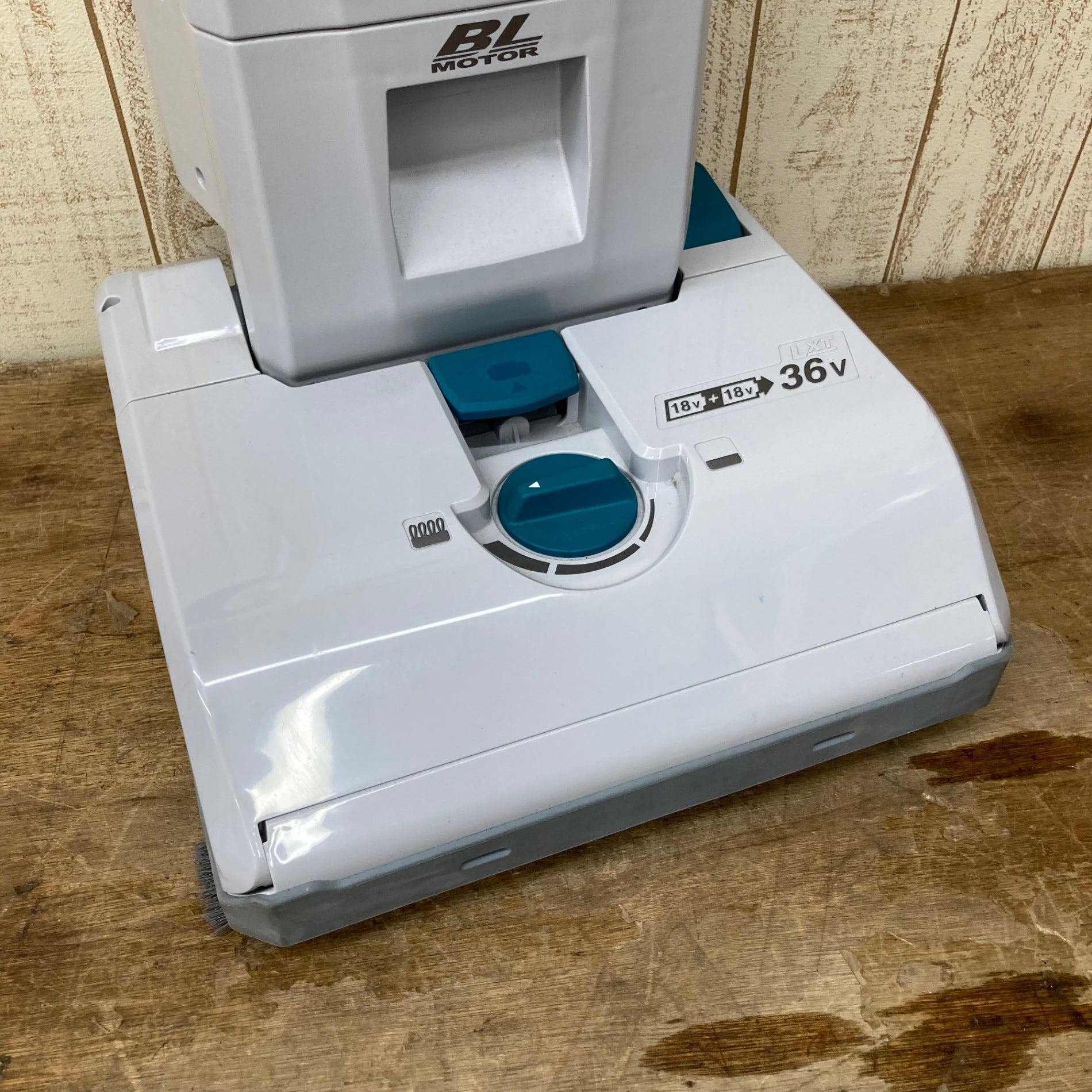 中古品 / 店頭受取り限定】マキタ/makita アップライトクリーナー
