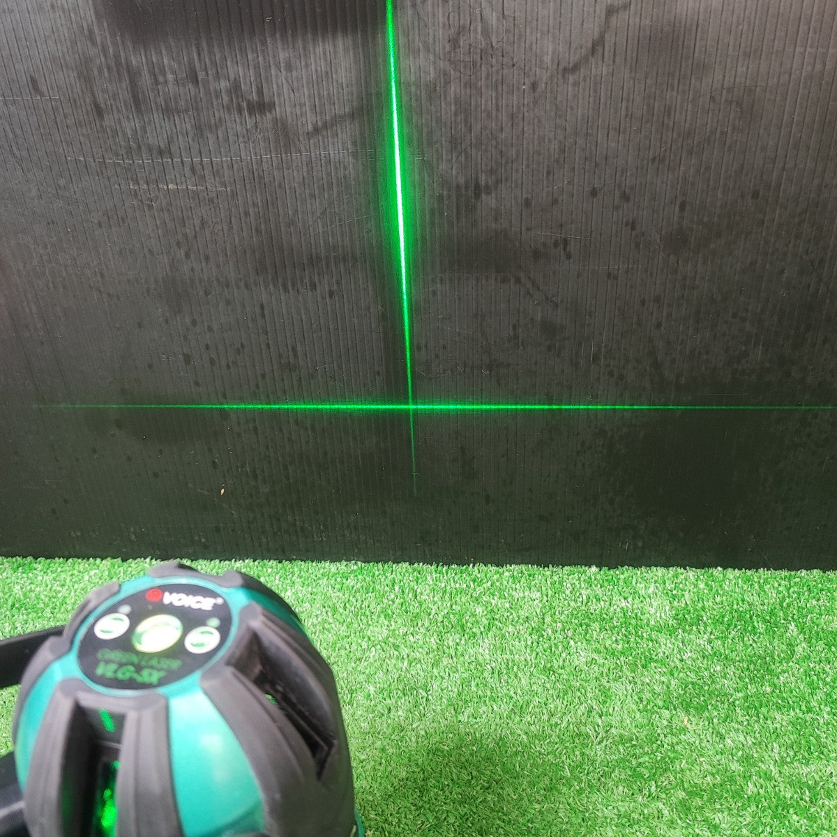 〇VOICE レーザー墨出し器 5ライングリーンレーザー 矩十字・横 VLG-5X