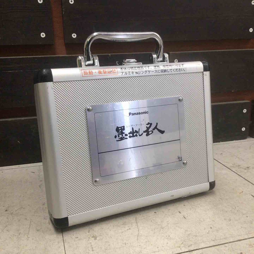 【中古美品】 パナソニック/Panasonic レーザー墨出し器 墨出し名人 十字・地墨  BTL1100P 【鴻巣店】
