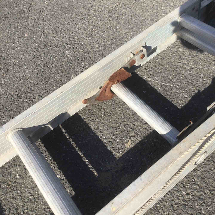 【現状品 / 店頭受取り限定】 メーカー・型式不明 2連はしご 【鴻巣店】