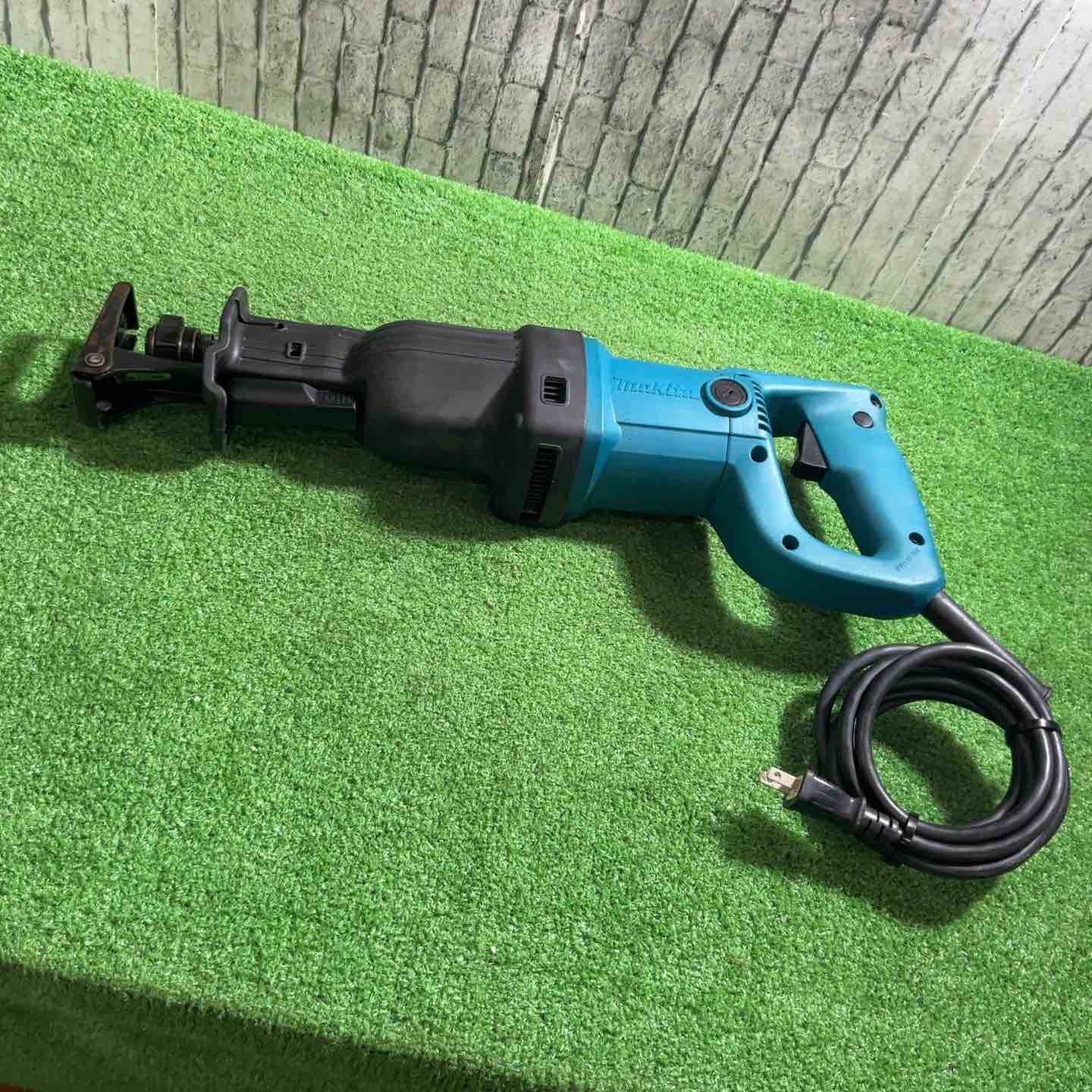 ◇マキタ(makita) セーバソー(レシプロソー) JR3040T 動作確認済【川口店】 ◇マキタ(makita) セーバソー(レシプロソー) JR3040T 動作確認済【川口