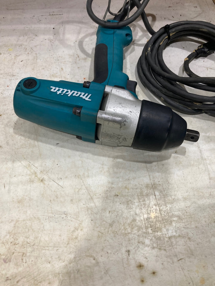 ☆マキタ(makita) インパクトレンチ TW0250　最大締付トルク(N・m[kgf・cm])高速/250[2550]、低速185[1887]【川口店】