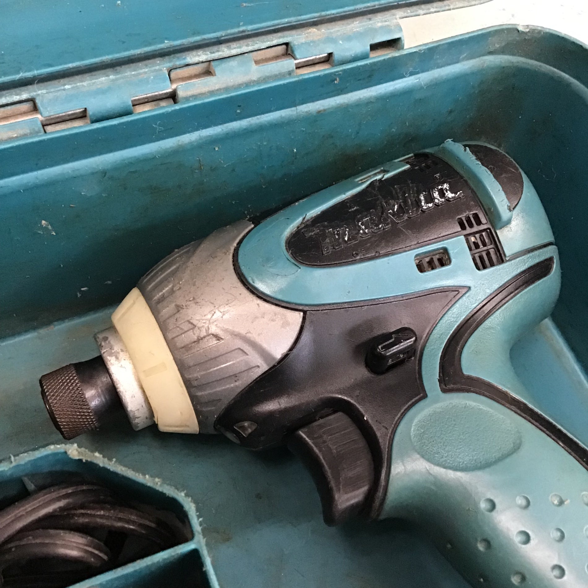中古品】 マキタ/makita コードレスインパクトドライバー
