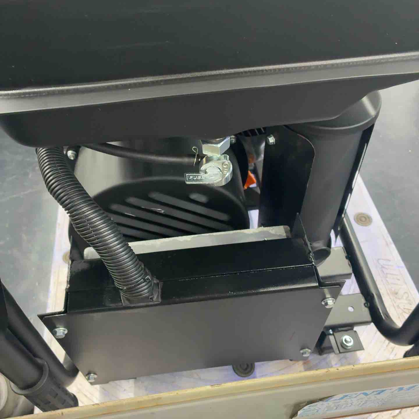 中古品/店頭受取り限定】 ZINNORE エンジン溶接機 ZIN-120A