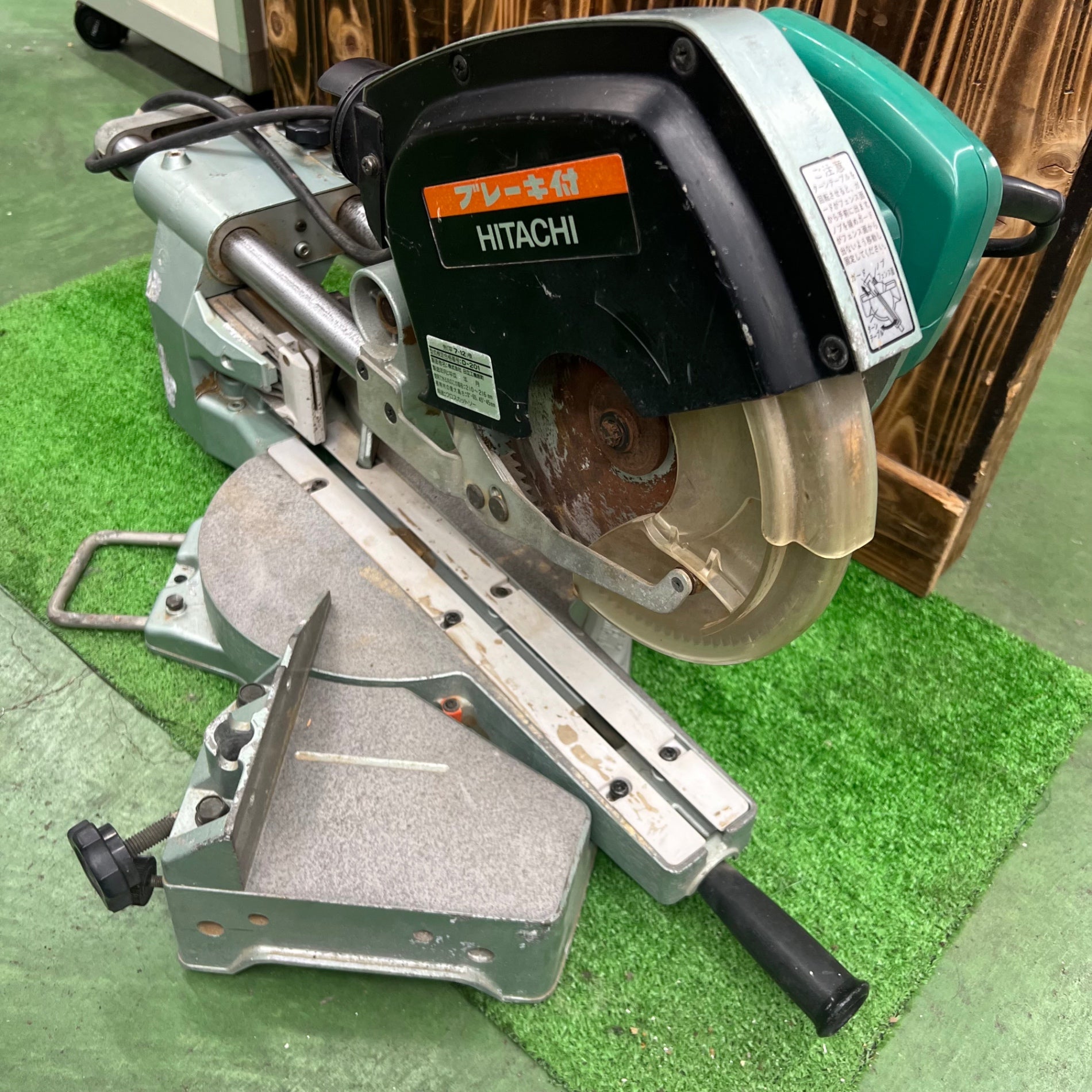 スライド丸のこ【HITACHI】【C8FB2】 中古 【中古品】日立 HITACHI 216mm 卓上スライド丸のこ C8FB2 押切 丸
