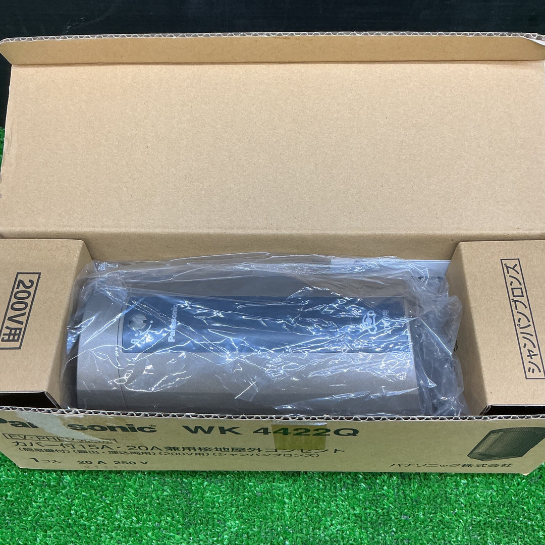 【未使用品】パナソニック(Panasonic) EV・PHEV充電用 カバー付15A・20A兼用接地屋外コンセント シャンパンブロンズ WK4422Q【電材館越谷店】