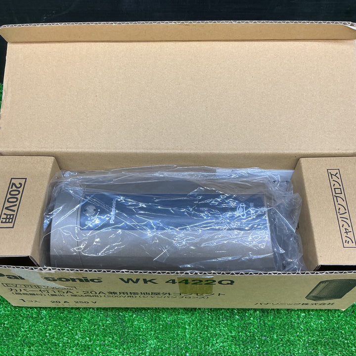 【未使用品】パナソニック(Panasonic) EV・PHEV充電用 カバー付15A・20A兼用接地屋外コンセント シャンパンブロンズ WK4422Q【電材館越谷店】