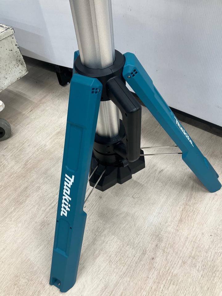 【店頭受取り限定】☆マキタ(makita) タワーライト ML814 14.4V/18V 本体のみ 最大高さ2m24cm 最大1,250ルーメン【川越店】