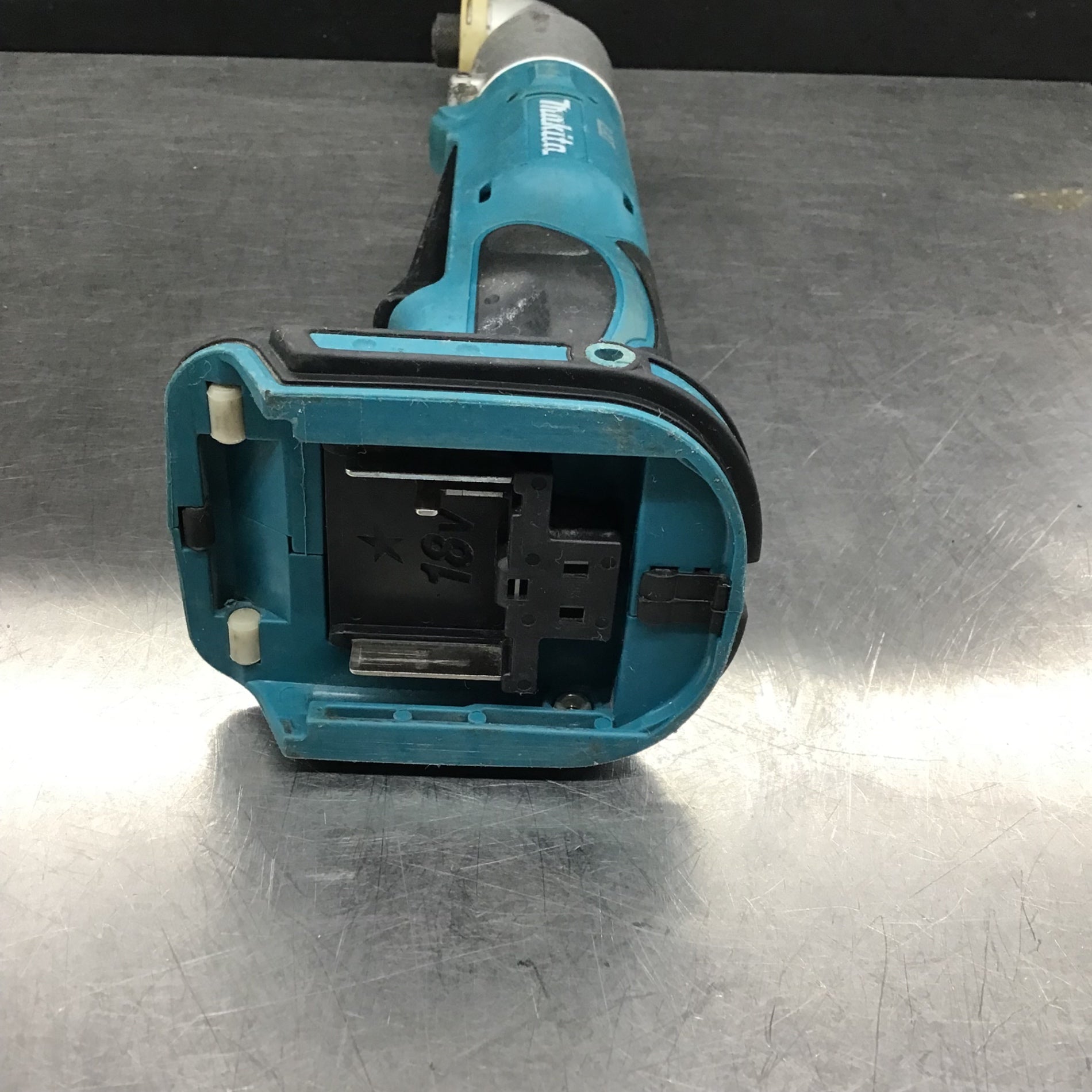 ☆マキタ(makita) 充電式アングルインパクトドライバ 18V TL061DZ