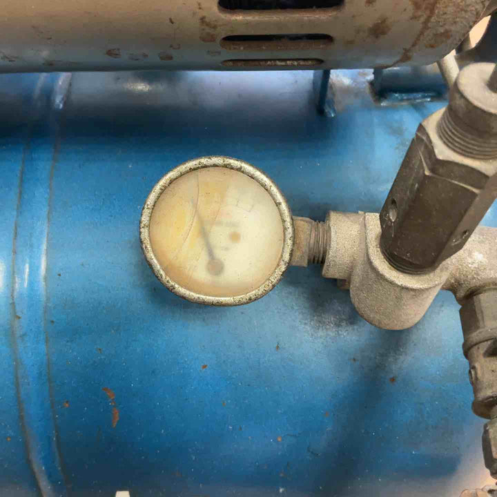 【店頭受取り限定】アネスト岩田 ANEST IWATA エアーコンプレッサー DSP-04P 常圧 レシプロ 25L 【草加店】