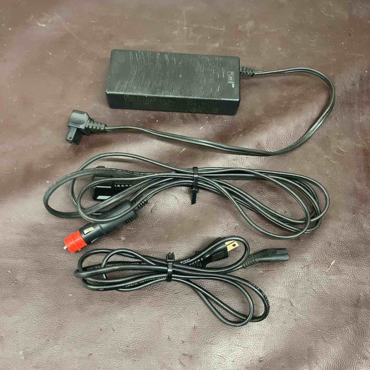 【中古品】 マキタ(makita) 40V コードレス冷温庫 CW004GZO 【東大和店】