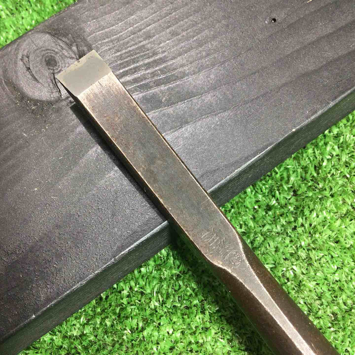 清忠 叩き鑿 全長約275mm 先端幅約15mm 柄の根元に割れあり 【川口店】