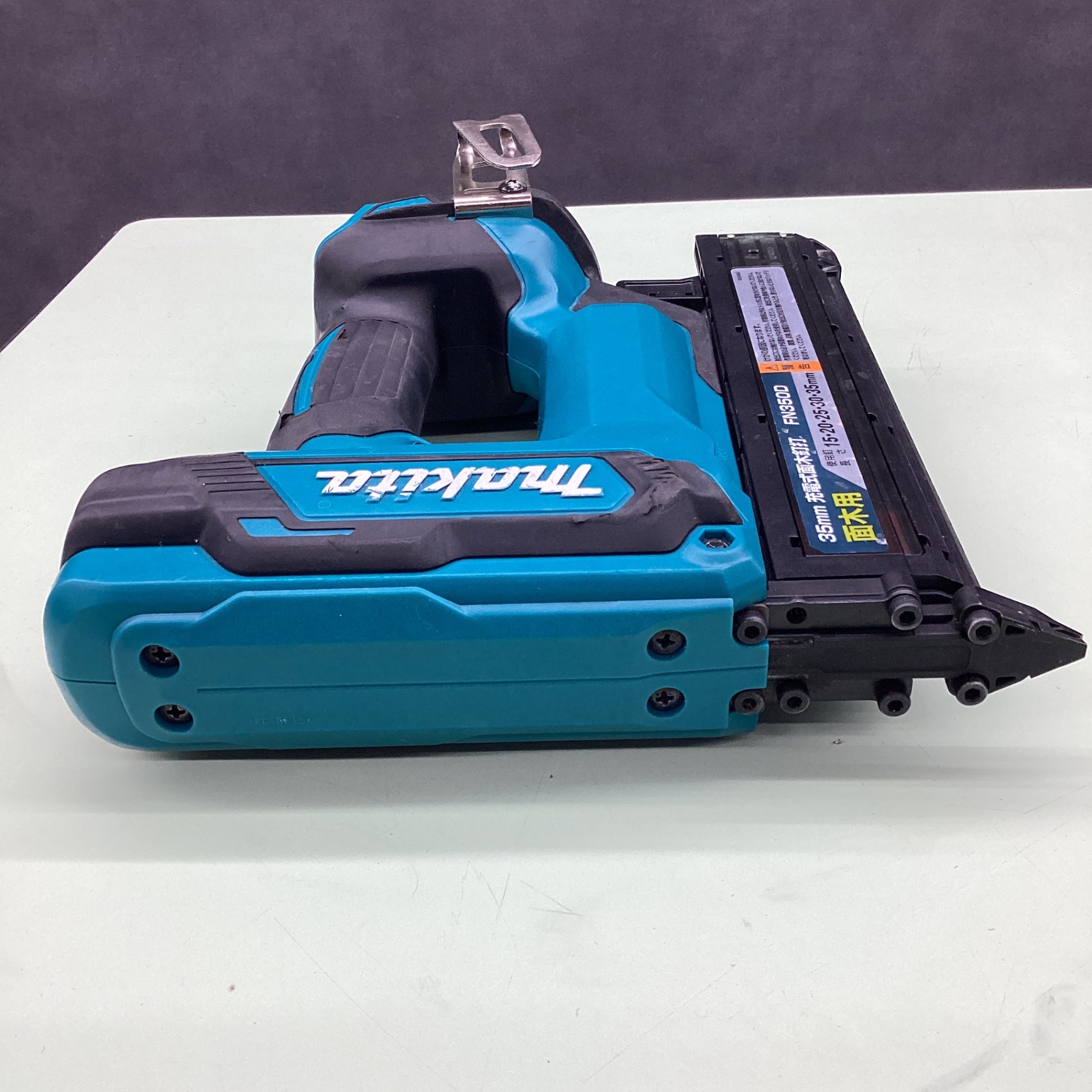 マキタ FN350DZ 充電式面木釘打【野田愛宕店】【店頭取引限定】【中古】管理番号：IT2U26IRRWJQ マキタ（makita） 18V 充電式面木釘打 FN350DZK 35mm 本体+ケースのみ